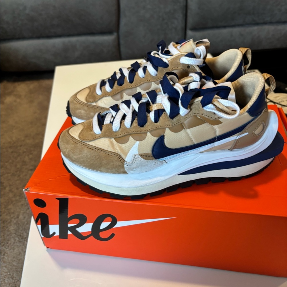 Nike Men's Beige Tan and Navy Layered Sole Sneakers